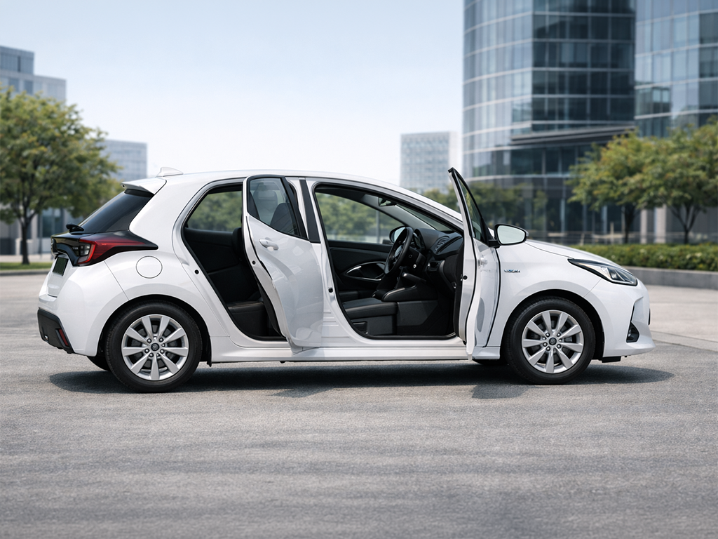 mini suv yaris cross hybrid front - Noleggio auto e Furgoni Van Trust a Mantova, Modena, Reggio Emilia, Verona, Parma