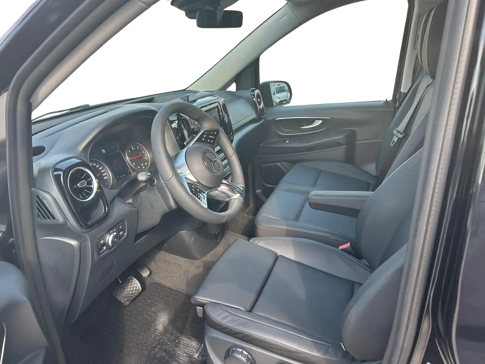 Pulmino Mercedes Vito 9 Posti - Noleggio auto e furgoni a Mantova, Verona, Cremona, Reggio Emilia, Modena